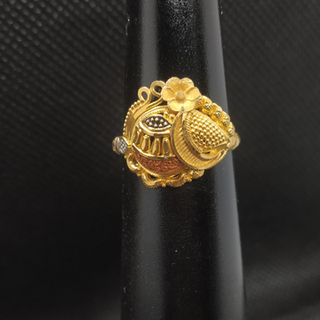 Gold ring by S.P. Jewellers