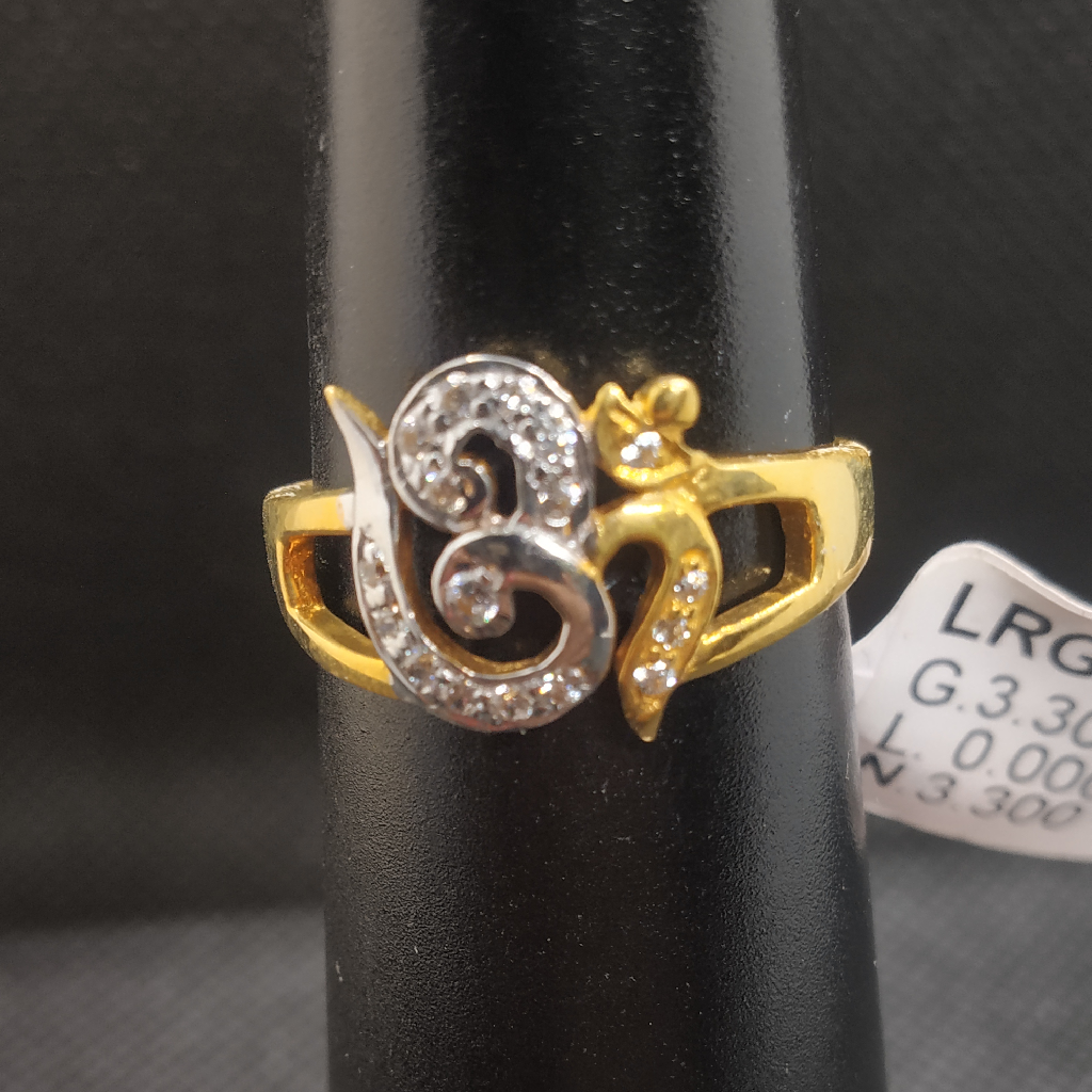 Om gold ring