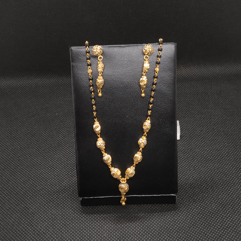 Gold kidiya mangalsutra.