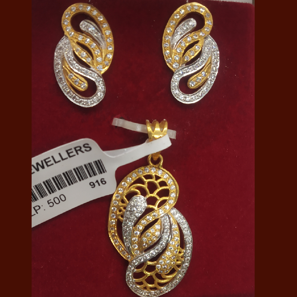 Diamond mango shape pendant set